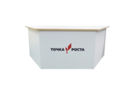 Стол преподавателя с логотипом Точка Роста